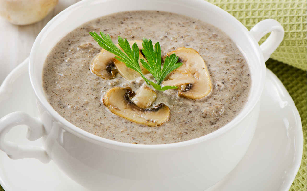 Zuppa funghi porcini e patate Zuppa funghi porcini e patate - Ricette Selenella
