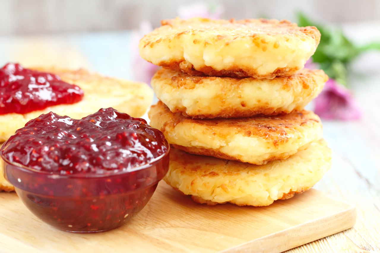 Frittelle dolci di patata Selenella con caramello salato e salsa di lamponi - Ricette Selenella