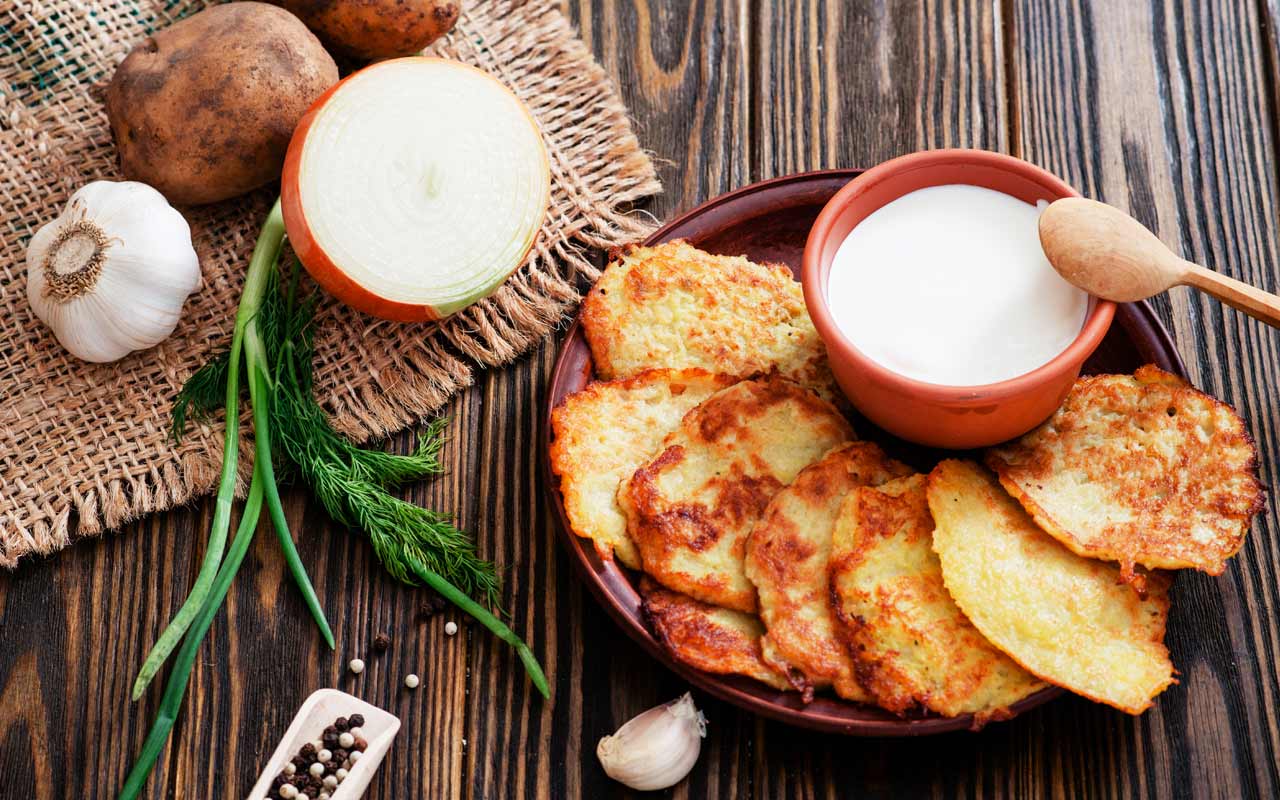 Frittelle di patate e panna acida - Ricette Selenella