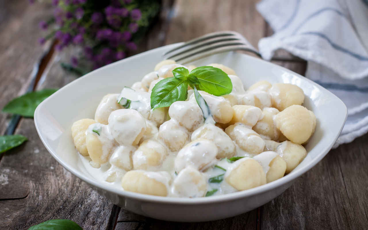 Gnocchi ai quattro formaggi - Ricette Selenella