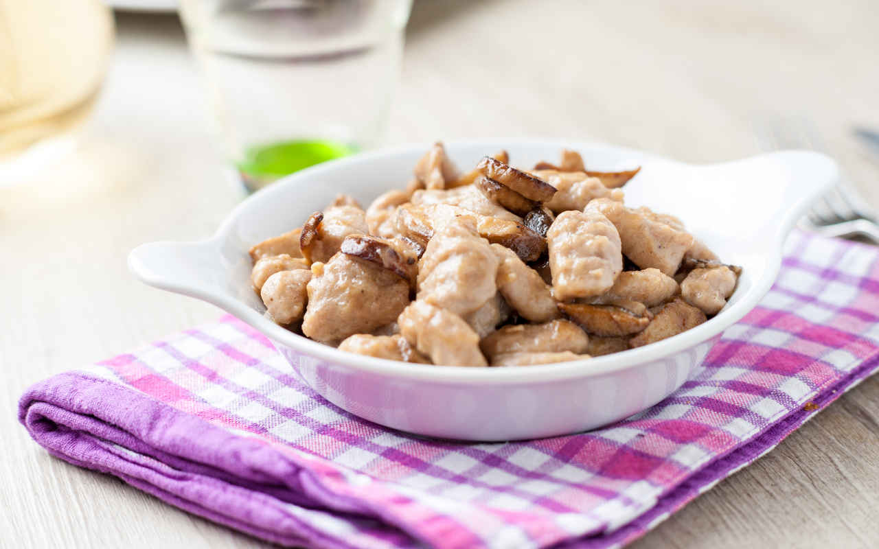 Gnocchi di farina integrale alla boscaiola - Ricette Selenella