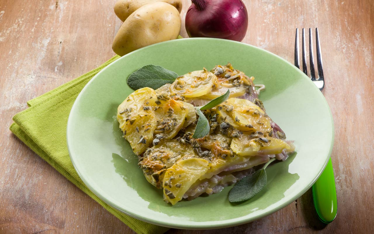 Pasta al forno con patate, erbe e salvia - Ricette Selenella