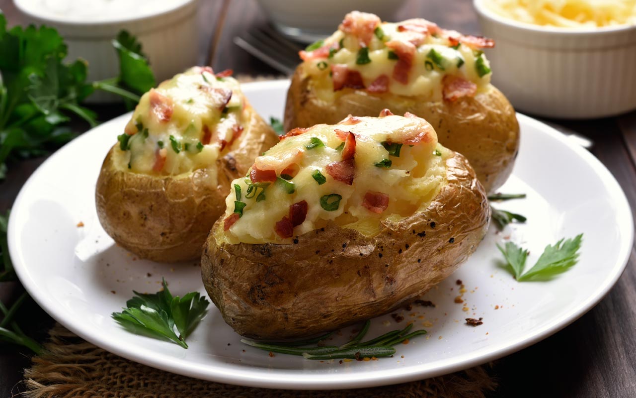 Ricetta Selenella Patate ripiene con scamorza pancetta e cipolla