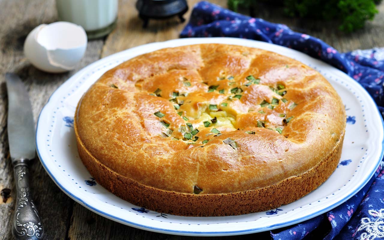 Torta di patate e cipollotti - Ricette Selenella