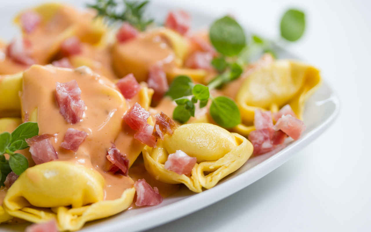 Tortelli di patate e pancetta al burro e salvia - Ricette Selenella