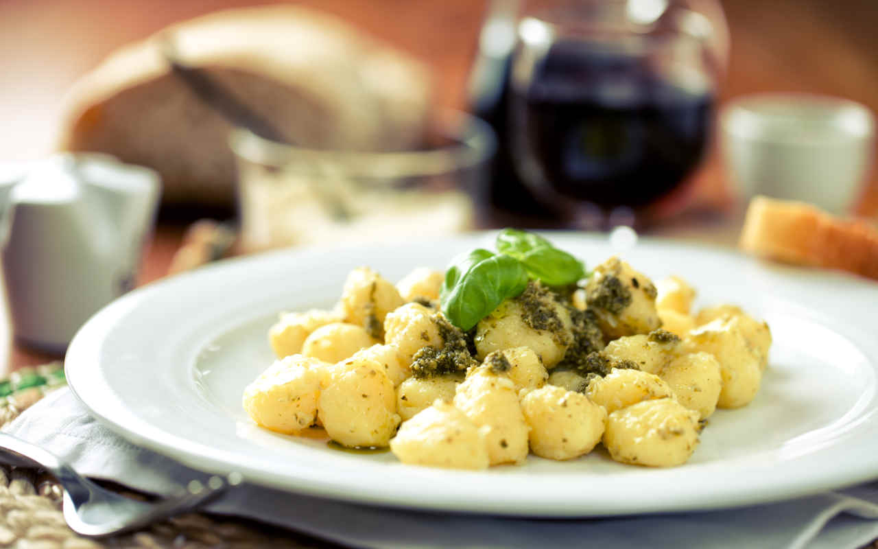 Gnocchi con pesto di verdure - Ricette Selenella