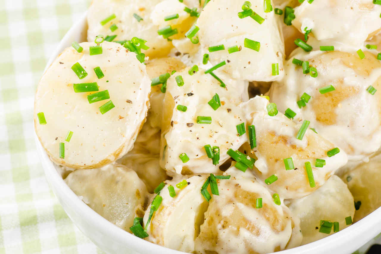 Insalata di patate Selenella, puntarelle e citronette alle acciughe - Ricette Selenella