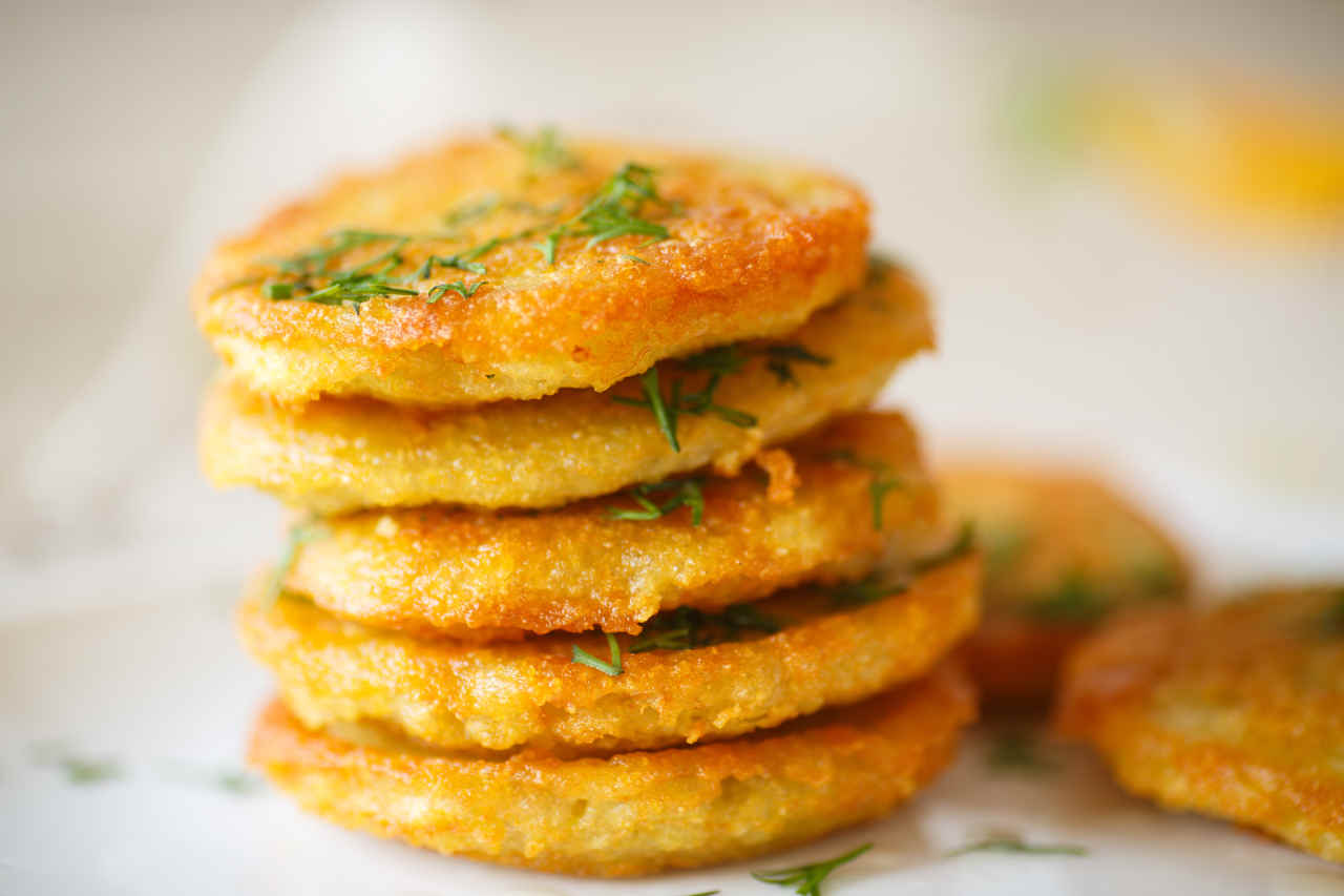 Frittelle di patate e parmigiano Frittelle di patate e parmigiano - Ricette Selenella