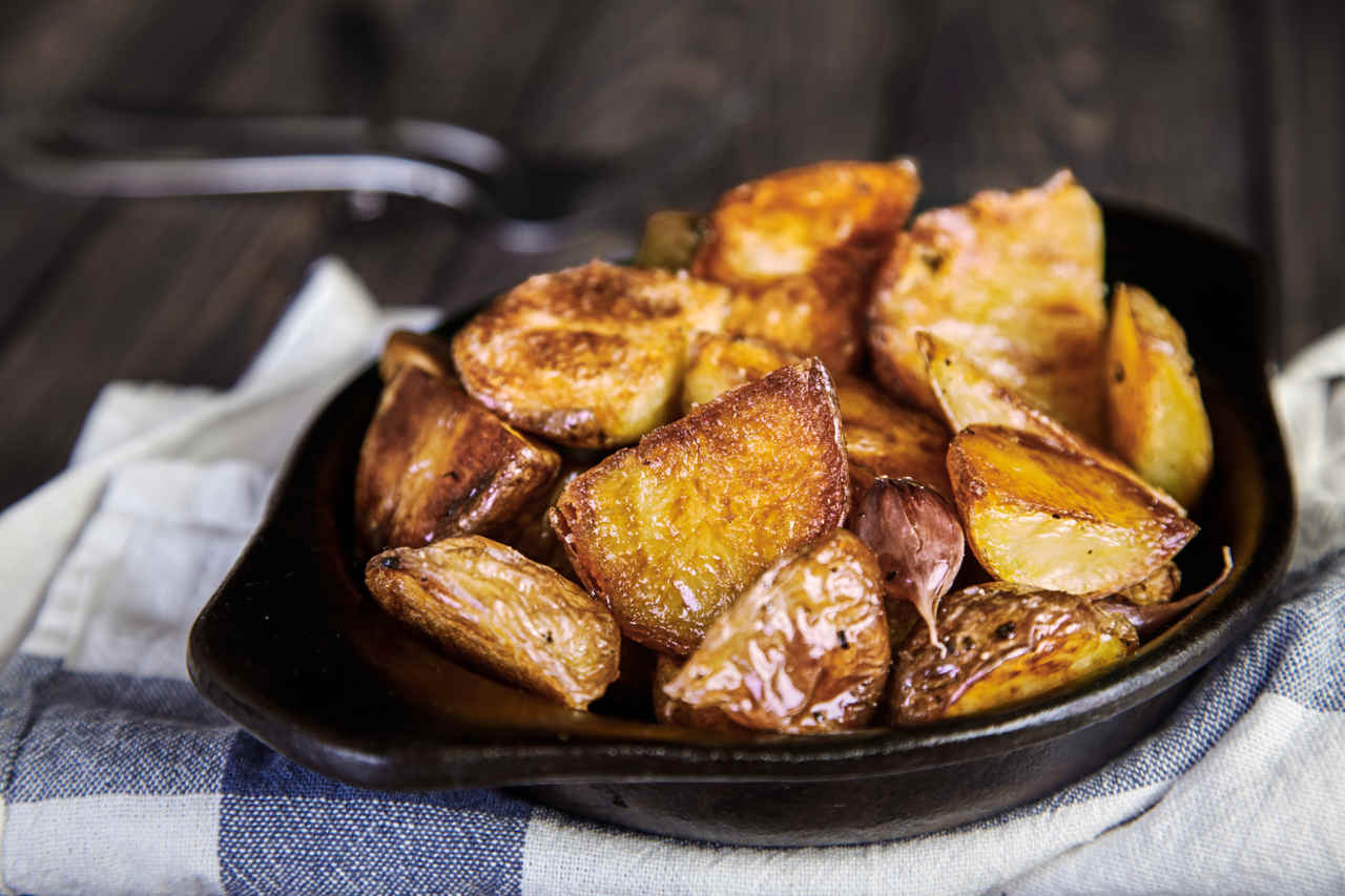 Patate Selenella tagliate con buccia e infornate - Ricette Selenella