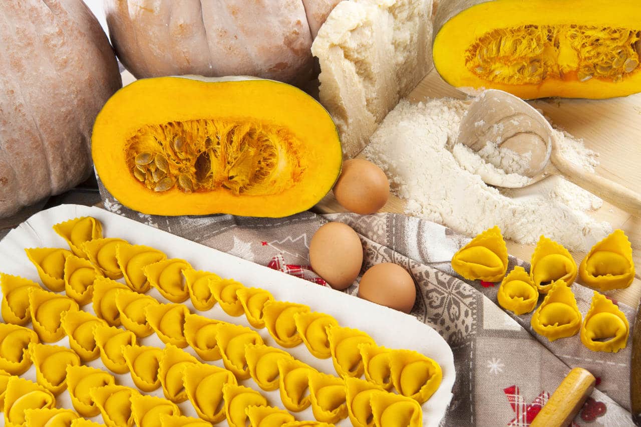 Tortelloni patate, speck con crema alla zucca Tortelloni patate, speck con crema alla zucca - Ricette Selenella