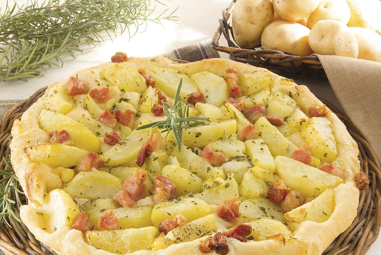 Focaccia con patate e pancetta - Ricette Selenella