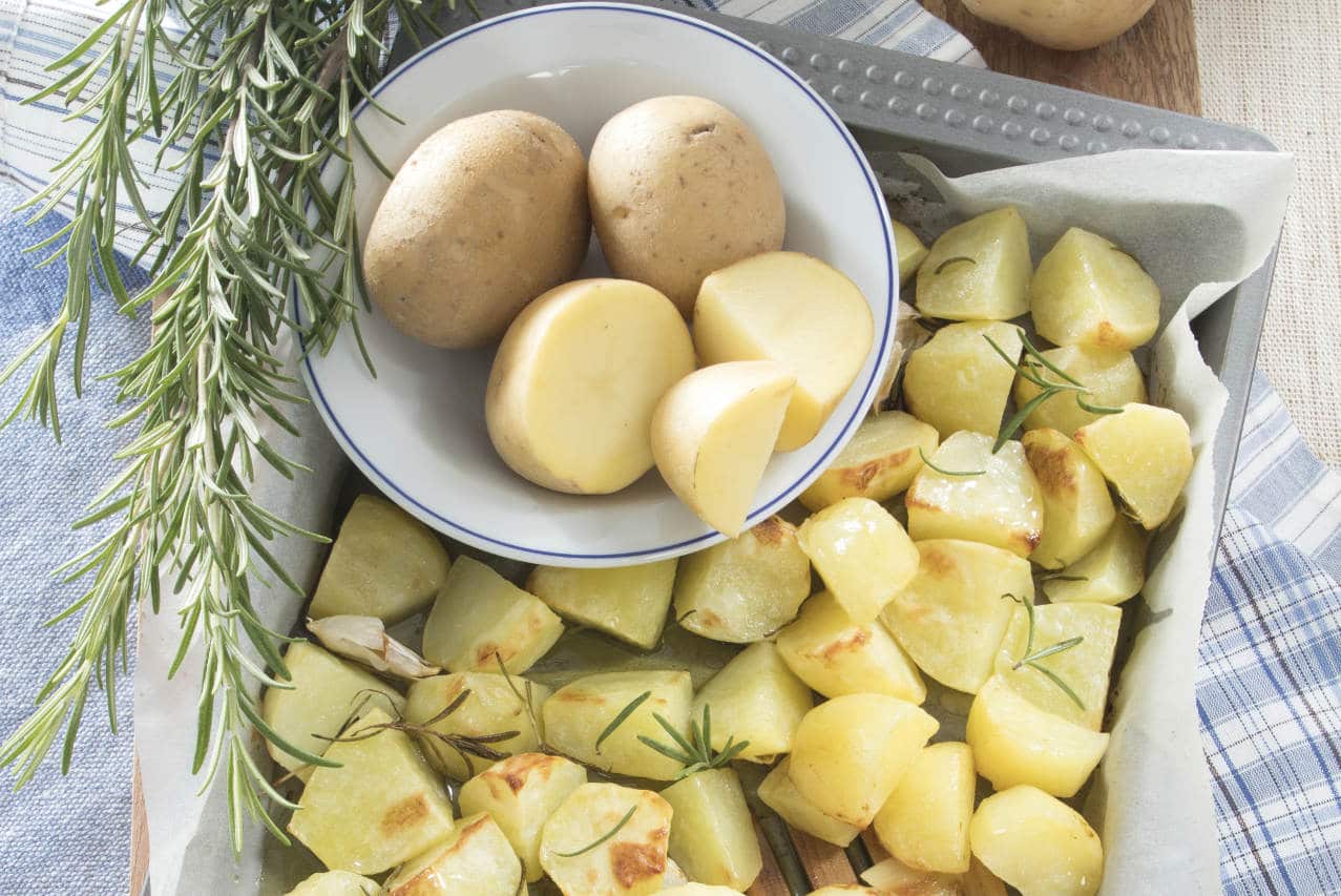 Patate arrosto con aglio e rosmarino - Ricette Selenella