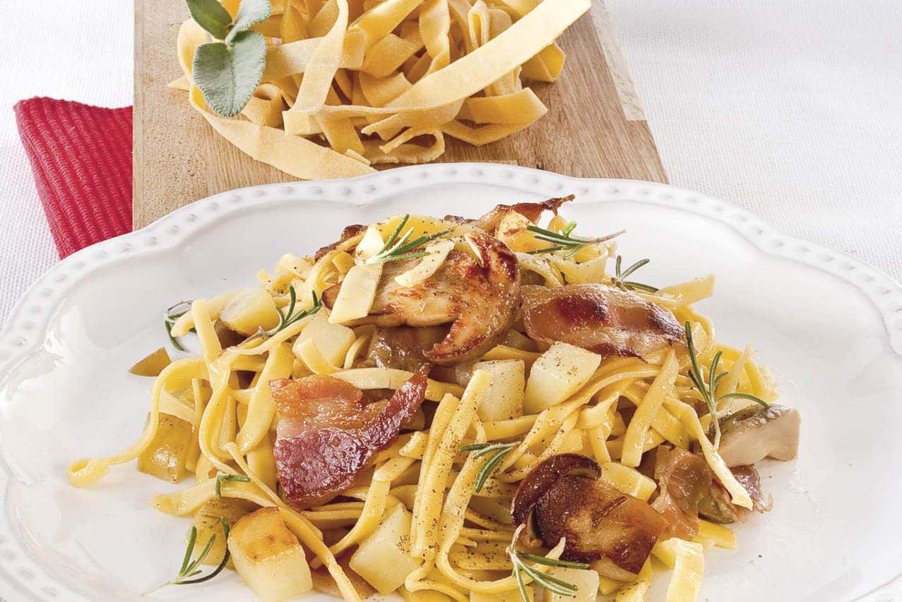 Tagliatelle con patate, pancetta e funghi - Ricette Selenella