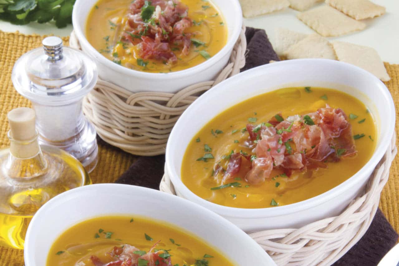 Vellutata di patate e zucca con prosciutto - Ricette Selenella