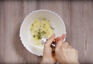 Sformatini di patate al formaggio - Step 3 Sformatini di patate al formaggio - Ricette Selenella