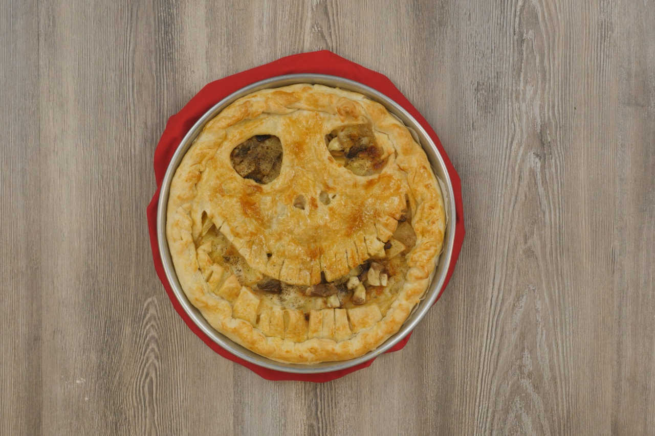 Torta salata di Halloween con melanzane e patate Torta salata di Halloween con melanzane e patate - Ricette Selenella