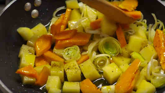 Vellutata di zucca e patate con speck - Ricette Selenella