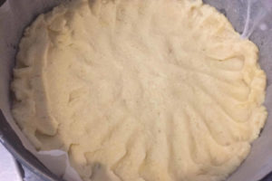 Stendere il primo strato di impasto