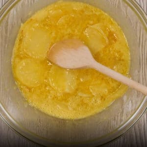 patate-e-cipolla-nel-recipiente