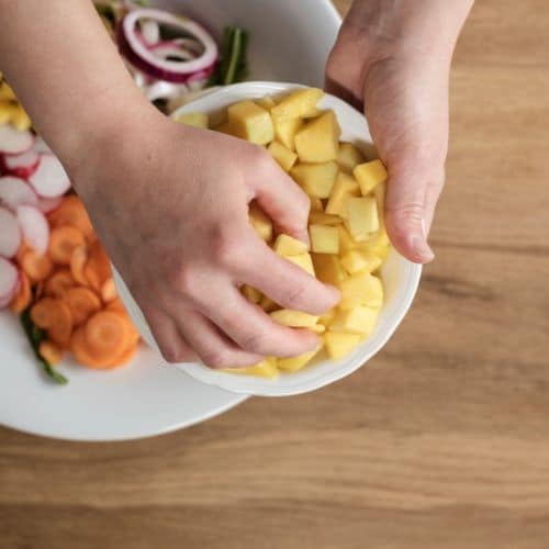 Insalata di patate, mango, carote e stracciatella di bufala - Ricette Selenella