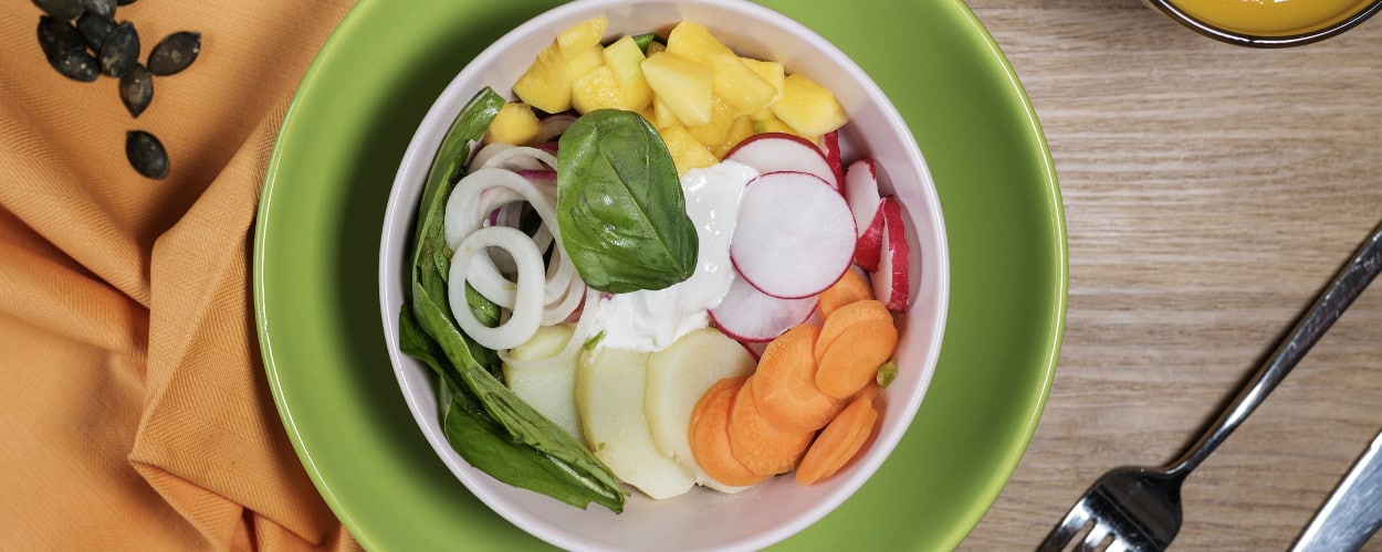 Insalata di patate, mango, carote e stracciatella di bufala - Ricette Selenella