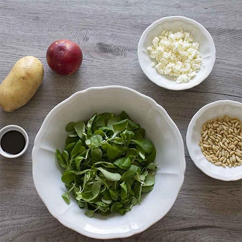 Insalata con patate, pesca e feta - Ricette Selenella