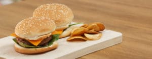 Hamburger e chips di patate ricetta Selenella
