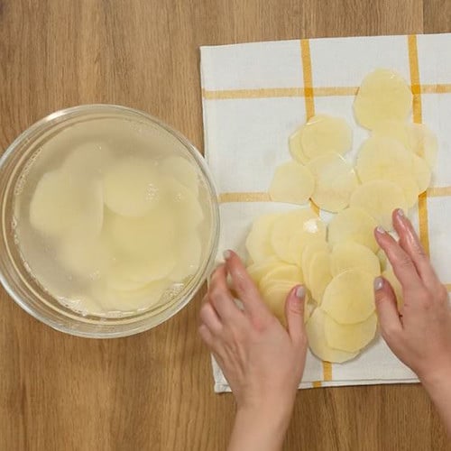 Hamburger e chips di patate - Ricette Selenella