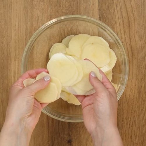 Hamburger e chips di patate - Ricette Selenella