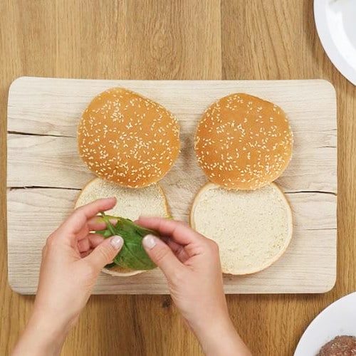 Hamburger e chips di patate - Ricette Selenella