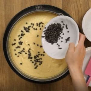 Preparazione torta alle patate mandorle Selenella