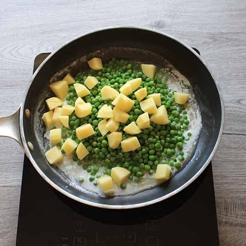 Aloo Mattar - Step 1 Aloo Mattar - Ricette Selenella