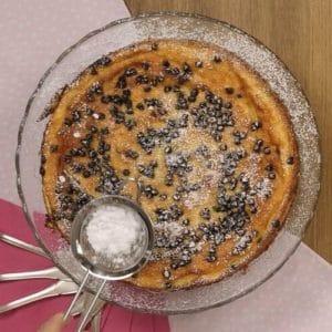 Preparazione torta alle patate mandorle Selenella