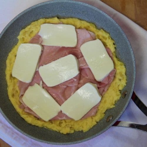 Schiacciata di patate con prosciutto cotto e provola silana di Mirtaincucina - Ricette Selenella