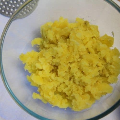 Schiacciata di patate con prosciutto cotto e provola silana di Mirtaincucina - Ricette Selenella