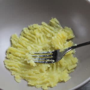 schiacciare patate