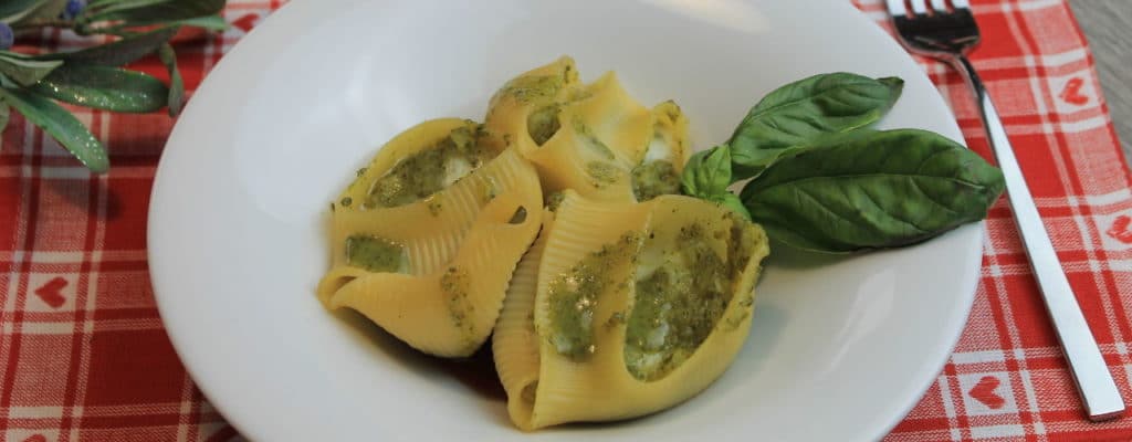 Conchiglioni ripieni di patate e pesto - Ricette Selenella