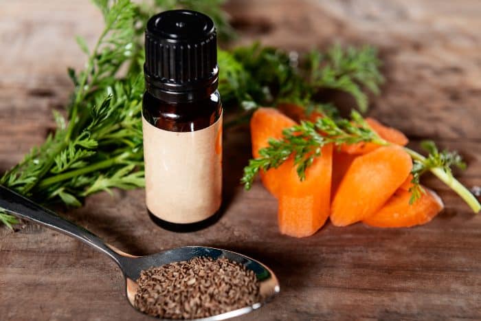 Olio essenziale di carota per la pelle