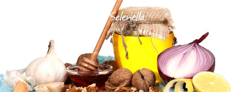Miele di cipolla, rimedio contro tosse e mal di gola Miele di cipolla, rimedio contro tosse e mal di gola - Il Blog di Selenella