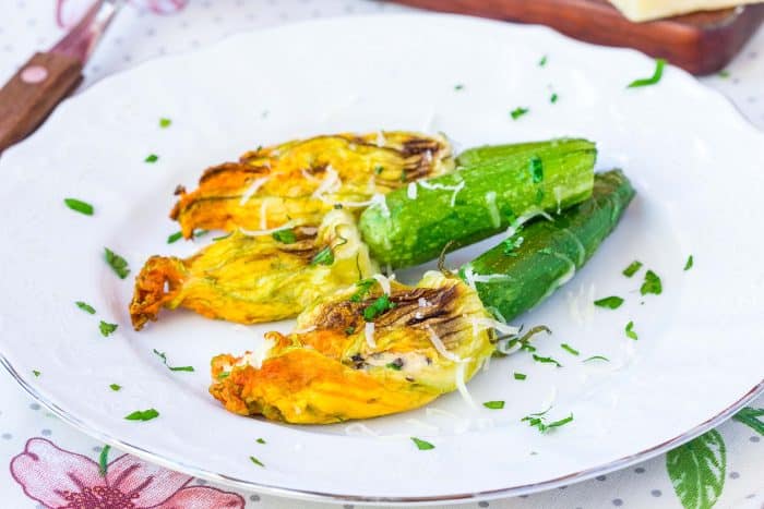 Fiori di zucca con patate filanti