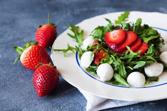 Insalata estiva fragole fior di latte