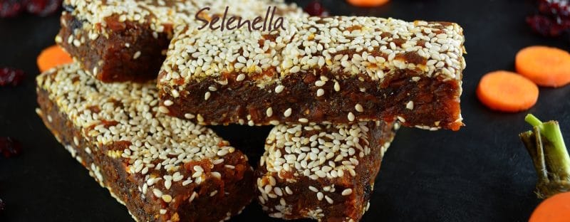 Snack energetici fai-da-te: barrette proteiche alle carote e mandorle per il trekking - Il Blog di Selenella